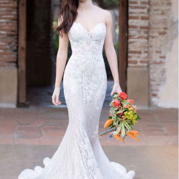 Stunning Allure Bridal Mermaid Lace Gown - Picture 9 of 9